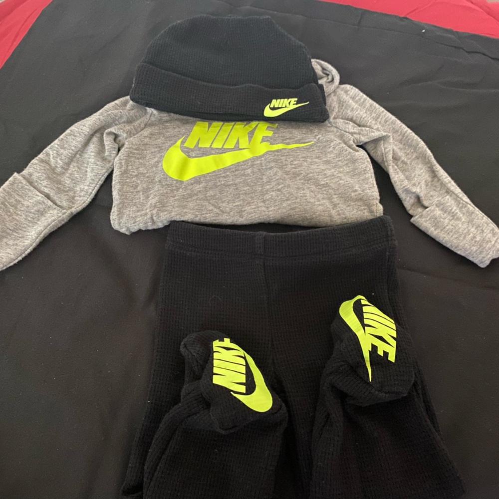 Nike Infant Boys' Active Wear 3 Piece set: Bodysuit, Footed Bottoms, Hat